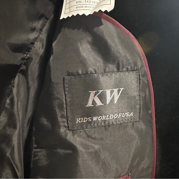 {preloved} Boy’s Classic Black Velvet Blazer - Picture 11 of 11